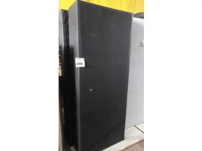 LOTE 296 - 02 BASES DE CAMA COURINO PRETO 1,98CM X 1,58CM (NO ESTADO EM QUE SE ENCONTRA. SUJEITO A AVARIAS OCULTAS/VISÍVEIS.)