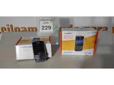 LOTE 229 - 02 BLACKBERRY BOLD 9700. (NO ESTADO EM QUE SE ENCONTRA. SUJEITO A AVARIAS OCULTAS/VISÍVEIS.) CS433999, CS671512