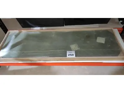 LOTE 250 - 03 VIDROS TEMPERADOS 1,50CM X 0,46CM. 0,8MM.  (NO ESTADO EM QUE SE ENCONTRA. SUJEITO A AVARIAS OCULTAS/VISÍVEIS.)