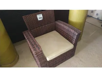 LOTE 262 - 01 POLTRONA DE JARDIM. (NO ESTADO EM QUE SE ENCONTRA. SUJEITO A AVARIAS OCULTAS/VISÍVEIS.) BH1670A