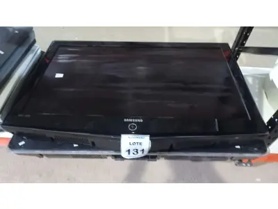 LOTE 131 - 01 TV LCD 40’’ MARCA SAMSUNG E 01 TV LCD 42’’ MARCA PHILIPS. (NO ESTADO) ATENÇÃO! FAZER A VISITAÇÃO ANTES DE ARREMATAR, NÃO SABEMOS SE FUNCIONA, LEILÃO NÃO TEM GARANTIA E NEM DEVOLUÇÃO, SUJEITO A POSSÍVEIS AVARIAS VISÍVEIS/OCULTAS E/OU AUSÊNCIA DE COMPONENTES.