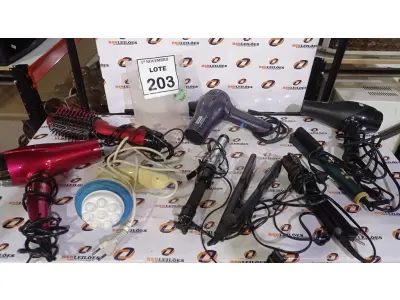 LOTE 203 - 01 ESCOVA DE CABELO ELÉTRICA, 01 MASSAGEADOR, 03 SECADORES DE CABELO E 04 CHAPINHAS DE CABELO. (NO ESTADO) ATENÇÃO! FAZER A VISITAÇÃO ANTES DE ARREMATAR, NÃO SABEMOS SE FUNCIONA, LEILÃO NÃO TEM GARANTIA E NEM DEVOLUÇÃO, SUJEITO A POSSÍVEIS AVARIAS VISÍVEIS/OCULTAS E/OU AUSÊNCIA DE COMPONENTES.