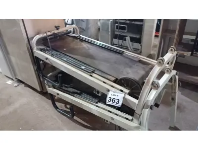 LOTE 363 - 02 ESTEIRAS ERGOMÉTRICA PARA RETIRADA DE PEÇAS. (NO ESTADO) ATENÇÃO! FAZER A VISITAÇÃO ANTES DE ARREMATAR, NÃO SABEMOS SE FUNCIONA, LEILÃO NÃO TEM GARANTIA E NEM DEVOLUÇÃO, SUJEITO A POSSÍVEIS AVARIAS VISÍVEIS/OCULTAS E/OU AUSÊNCIA DE COMPONENTES.