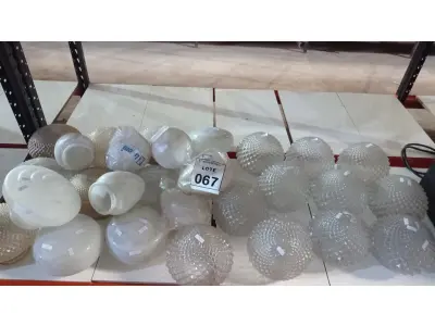 01 LOTE COM VÁRIAS CÚPULAS DE LUMINÁRIA DE MATERIAIS E MODELOS DIVERSOS. (NO ESTADO) ATENÇÃO! FAZER A VISITAÇÃO ANTES DE ARREMATAR, NÃO SABEMOS SE FUNCIONA, LEILÃO NÃO TEM GARANTIA E NEM DEVOLUÇÃO, SUJEITO A POSSÍVEIS AVARIAS VISÍVEIS/OCULTAS E/OU AUSÊNCIA DE COMPONENTES.