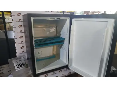 LOTE 299 - 01 FRIGOBAR 220V MARCA ELECTROLUX. (NO ESTADO) ATENÇÃO! FAZER A VISITAÇÃO ANTES DE ARREMATAR, NÃO SABEMOS SE FUNCIONA, LEILÃO NÃO TEM GARANTIA E NEM DEVOLUÇÃO, SUJEITO A POSSÍVEIS AVARIAS VISÍVEIS/OCULTAS E/OU AUSÊNCIA DE COMPONENTES.