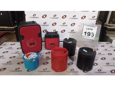 LOTE 193 - 05 CAIXINHAS DE SOM DE MARCAS E MODELOS DIVERSOS. (NO ESTADO) ATENÇÃO! FAZER A VISITAÇÃO ANTES DE ARREMATAR, NÃO SABEMOS SE FUNCIONA, LEILÃO NÃO TEM GARANTIA E NEM DEVOLUÇÃO, SUJEITO A POSSÍVEIS AVARIAS VISÍVEIS/OCULTAS E/OU AUSÊNCIA DE COMPONENTES.
