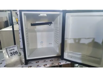 LOTE 306 - 01 FRIGOBAR. (NO ESTADO) ATENÇÃO! FAZER A VISITAÇÃO ANTES DE ARREMATAR, NÃO SABEMOS SE FUNCIONA, LEILÃO NÃO TEM GARANTIA E NEM DEVOLUÇÃO, SUJEITO A POSSÍVEIS AVARIAS VISÍVEIS/OCULTAS E/OU AUSÊNCIA DE COMPONENTES.