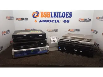 LOTE 008 - 04 APARELHOS DE DVD, 02 BLU RAY E 02 APARELHOS DE VÍDEO CASSETE DE MARCAS E MODELOS DIVERSOS. (NO ESTADO) ATENÇÃO! FAZER A VISITAÇÃO ANTES DE ARREMATAR, NÃO SABEMOS SE FUNCIONA, LEILÃO NÃO TEM GARANTIA E NEM DEVOLUÇÃO, SUJEITO A POSSÍVEIS AVARIAS VISÍVEIS/OCULTAS E/OU AUSÊNCIA DE COMPONENTES.