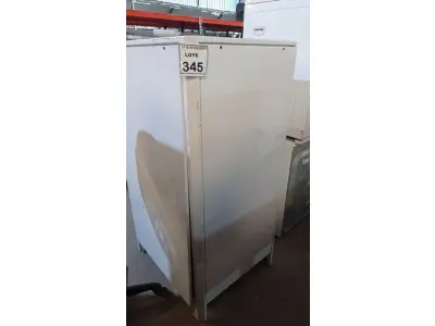 LOTE 345 - 01 NOBREAK 40KVA MARCA GE. (NO ESTADO) ATENÇÃO! FAZER A VISITAÇÃO ANTES DE ARREMATAR, NÃO SABEMOS SE FUNCIONA, LEILÃO NÃO TEM GARANTIA E NEM DEVOLUÇÃO, SUJEITO A POSSÍVEIS AVARIAS VISÍVEIS/OCULTAS E/OU AUSÊNCIA DE COMPONENTES.