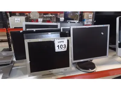 LOTE 103 - 09 MONITORES LCD DE MARCAS E MODELOS DIVERSOS. (NO ESTADO) ATENÇÃO! FAZER A VISITAÇÃO ANTES DE ARREMATAR, NÃO SABEMOS SE FUNCIONA, LEILÃO NÃO TEM GARANTIA E NEM DEVOLUÇÃO, SUJEITO A POSSÍVEIS AVARIAS VISÍVEIS/OCULTAS E/OU AUSÊNCIA DE COMPONENTES.