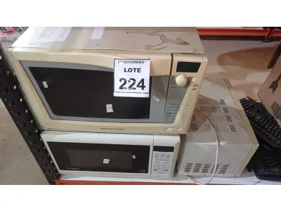 03 MICRO-ONDAS DE MARCAS E MODELOS DIVERSOS. (NO ESTADO) ATENÇÃO! FAZER A VISITAÇÃO ANTES DE ARREMATAR, NÃO SABEMOS SE FUNCIONA, LEILÃO NÃO TEM GARANTIA E NEM DEVOLUÇÃO, SUJEITO A POSSÍVEIS AVARIAS VISÍVEIS/OCULTAS E/OU AUSÊNCIA DE COMPONENTES.