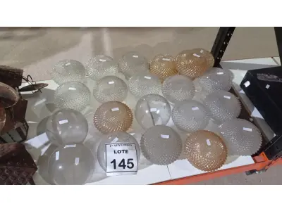 LOTE 145 - 01 LOTE COM VÁRIAS CÚPULAS DE VIDRO PARA LUMINÁRIAS. (NO ESTADO) ATENÇÃO! FAZER A VISITAÇÃO ANTES DE ARREMATAR, NÃO SABEMOS SE FUNCIONA, LEILÃO NÃO TEM GARANTIA E NEM DEVOLUÇÃO, SUJEITO A POSSÍVEIS AVARIAS VISÍVEIS/OCULTAS E/OU AUSÊNCIA DE COMPONENTES.