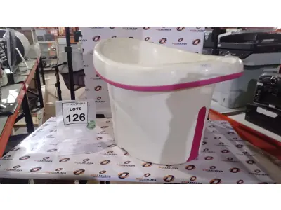 LOTE 126 - 01 BANHEIRA DE BEBÊ. (NO ESTADO) ATENÇÃO! FAZER A VISITAÇÃO ANTES DE ARREMATAR, NÃO SABEMOS SE FUNCIONA, LEILÃO NÃO TEM GARANTIA E NEM DEVOLUÇÃO, SUJEITO A POSSÍVEIS AVARIAS VISÍVEIS/OCULTAS E/OU AUSÊNCIA DE COMPONENTES.