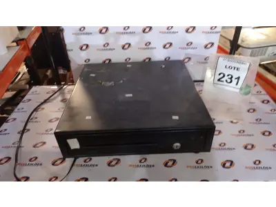 LOTE 231 - 01 GAVETA DE DINHEIRO. (NO ESTADO) ATENÇÃO! FAZER A VISITAÇÃO ANTES DE ARREMATAR, NÃO SABEMOS SE FUNCIONA, LEILÃO NÃO TEM GARANTIA E NEM DEVOLUÇÃO, SUJEITO A POSSÍVEIS AVARIAS VISÍVEIS/OCULTAS E/OU AUSÊNCIA DE COMPONENTES.