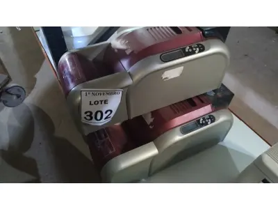 LOTE 302 - 03 IMPRESSORAS DE CRACHÁ. (NO ESTADO) ATENÇÃO! FAZER A VISITAÇÃO ANTES DE ARREMATAR, NÃO SABEMOS SE FUNCIONA, LEILÃO NÃO TEM GARANTIA E NEM DEVOLUÇÃO, SUJEITO A POSSÍVEIS AVARIAS VISÍVEIS/OCULTAS E/OU AUSÊNCIA DE COMPONENTES.