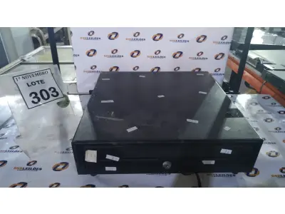 LOTE 303 - 01 GAVETA DE DINHEIRO. (NO ESTADO) ATENÇÃO! FAZER A VISITAÇÃO ANTES DE ARREMATAR, NÃO SABEMOS SE FUNCIONA, LEILÃO NÃO TEM GARANTIA E NEM DEVOLUÇÃO, SUJEITO A POSSÍVEIS AVARIAS VISÍVEIS/OCULTAS E/OU AUSÊNCIA DE COMPONENTES.