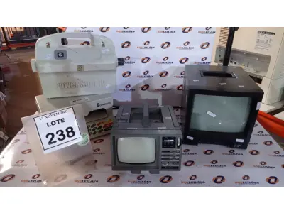02 TVS PORTÁTEIS, 01 RELÓGIO DE PAREDE E 01 FONTE DE ALIMENTAÇÃO PARA LIMPADOR DE PISCINA. (NO ESTADO) ATENÇÃO! FAZER A VISITAÇÃO ANTES DE ARREMATAR, NÃO SABEMOS SE FUNCIONA, LEILÃO NÃO TEM GARANTIA E NEM DEVOLUÇÃO, SUJEITO A POSSÍVEIS AVARIAS VISÍVEIS/OCULTAS E/OU AUSÊNCIA DE COMPONENTES.