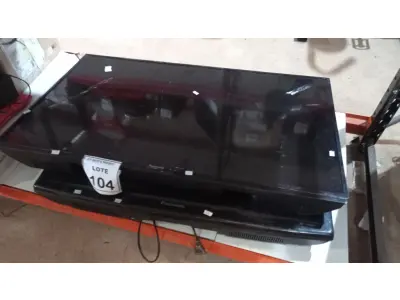 LOTE 104 - 01 TV LCD 32’’ E 01 TV LCD 40’’ MARCA PANASONIC. (NO ESTADO) ATENÇÃO! FAZER A VISITAÇÃO ANTES DE ARREMATAR, NÃO SABEMOS SE FUNCIONA, LEILÃO NÃO TEM GARANTIA E NEM DEVOLUÇÃO, SUJEITO A POSSÍVEIS AVARIAS VISÍVEIS/OCULTAS E/OU AUSÊNCIA DE COMPONENTES.