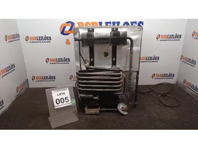 LOTE 005 - 01 FRIGOBAR 220V MARCA ELECTROLUX. (NO ESTADO) ATENÇÃO! FAZER A VISITAÇÃO ANTES DE ARREMATAR, NÃO SABEMOS SE FUNCIONA, LEILÃO NÃO TEM GARANTIA E NEM DEVOLUÇÃO, SUJEITO A POSSÍVEIS AVARIAS VISÍVEIS/OCULTAS E/OU AUSÊNCIA DE COMPONENTES.