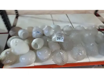 LOTE 067 - 01 LOTE COM VÁRIAS CÚPULAS DE LUMINÁRIA DE MATERIAIS E MODELOS DIVERSOS. (NO ESTADO) ATENÇÃO! FAZER A VISITAÇÃO ANTES DE ARREMATAR, NÃO SABEMOS SE FUNCIONA, LEILÃO NÃO TEM GARANTIA E NEM DEVOLUÇÃO, SUJEITO A POSSÍVEIS AVARIAS VISÍVEIS/OCULTAS E/OU AUSÊNCIA DE COMPONENTES.