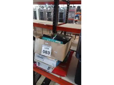 LOTE 083 - 01 LOTE COM VÁRIAS LUMINÁRIAS, ROTEADORES E CAIXAS DE SOM PARA PC DE MARCAS E MODELOS DIVERSOS. (NO ESTADO) ATENÇÃO! FAZER A VISITAÇÃO ANTES DE ARREMATAR, NÃO SABEMOS SE FUNCIONA, LEILÃO NÃO TEM GARANTIA E NEM DEVOLUÇÃO, SUJEITO A POSSÍVEIS AVARIAS VISÍVEIS/OCULTAS E/OU AUSÊNCIA DE COMPONENTES.