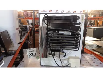 LOTE 233 - 01 FRIGOBAR 220V MARCA DOMETIC. (NO ESTADO) ATENÇÃO! FAZER A VISITAÇÃO ANTES DE ARREMATAR, NÃO SABEMOS SE FUNCIONA, LEILÃO NÃO TEM GARANTIA E NEM DEVOLUÇÃO, SUJEITO A POSSÍVEIS AVARIAS VISÍVEIS/OCULTAS E/OU AUSÊNCIA DE COMPONENTES.