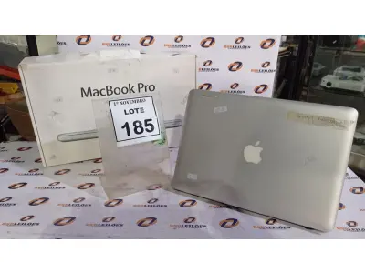 LOTE 185 - 01 MACBOOK PRO. (NO ESTADO) ATENÇÃO! FAZER A VISITAÇÃO ANTES DE ARREMATAR, NÃO SABEMOS SE FUNCIONA, LEILÃO NÃO TEM GARANTIA E NEM DEVOLUÇÃO, SUJEITO A POSSÍVEIS AVARIAS VISÍVEIS/OCULTAS E/OU AUSÊNCIA DE COMPONENTES.
