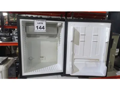 LOTE 144 - 01 FRIGOBAR 127V MARCA DOMETIC. (NO ESTADO) ATENÇÃO! FAZER A VISITAÇÃO ANTES DE ARREMATAR, NÃO SABEMOS SE FUNCIONA, LEILÃO NÃO TEM GARANTIA E NEM DEVOLUÇÃO, SUJEITO A POSSÍVEIS AVARIAS VISÍVEIS/OCULTAS E/OU AUSÊNCIA DE COMPONENTES.