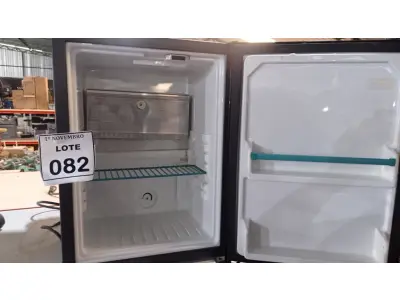 LOTE 082 - 01 FRIGOBAR 220V MARCA ELECTROLUX. (NO ESTADO) ATENÇÃO! FAZER A VISITAÇÃO ANTES DE ARREMATAR, NÃO SABEMOS SE FUNCIONA, LEILÃO NÃO TEM GARANTIA E NEM DEVOLUÇÃO, SUJEITO A POSSÍVEIS AVARIAS VISÍVEIS/OCULTAS E/OU AUSÊNCIA DE COMPONENTES.