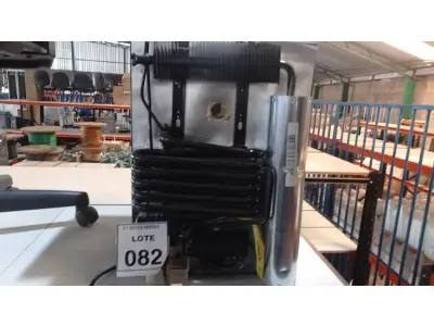 LOTE 082 - 01 FRIGOBAR 220V MARCA ELECTROLUX. (NO ESTADO) ATENÇÃO! FAZER A VISITAÇÃO ANTES DE ARREMATAR, NÃO SABEMOS SE FUNCIONA, LEILÃO NÃO TEM GARANTIA E NEM DEVOLUÇÃO, SUJEITO A POSSÍVEIS AVARIAS VISÍVEIS/OCULTAS E/OU AUSÊNCIA DE COMPONENTES.