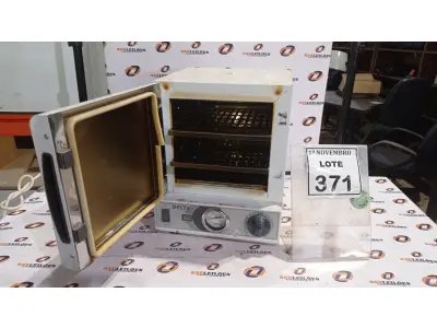 LOTE 371 - 01 ESTUFA PARA ESTERILIZAÇÃO E SECAGEM MARCA MASTER. (NO ESTADO) ATENÇÃO! FAZER A VISITAÇÃO ANTES DE ARREMATAR, NÃO SABEMOS SE FUNCIONA, LEILÃO NÃO TEM GARANTIA E NEM DEVOLUÇÃO, SUJEITO A POSSÍVEIS AVARIAS VISÍVEIS/OCULTAS E/OU AUSÊNCIA DE COMPONENTES.