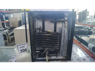 LOTE 306 - 01 FRIGOBAR. (NO ESTADO) ATENÇÃO! FAZER A VISITAÇÃO ANTES DE ARREMATAR, NÃO SABEMOS SE FUNCIONA, LEILÃO NÃO TEM GARANTIA E NEM DEVOLUÇÃO, SUJEITO A POSSÍVEIS AVARIAS VISÍVEIS/OCULTAS E/OU AUSÊNCIA DE COMPONENTES.