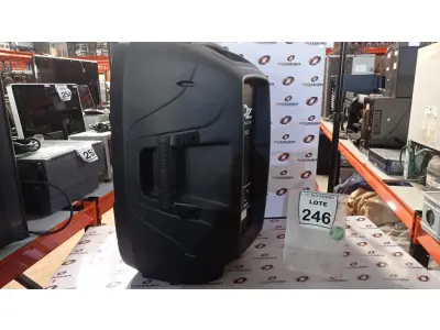 LOTE 246 - 01 CAIXA DE SOM MARCA PZ PRO ÁUDIO. (NO ESTADO) ATENÇÃO! FAZER A VISITAÇÃO ANTES DE ARREMATAR, NÃO SABEMOS SE FUNCIONA. LEILÃO NÃO TEM GARANTIA E NEM DEVOLUÇÃO, SUJEITO A POSSÍVEIS AVARIAS VISÍVEIS/OCULTAS E/OU AUSÊNCIA DE COMPONENTES.