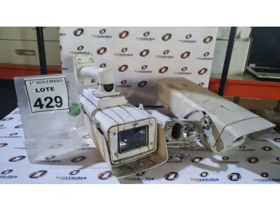 LOTE 429 - 02 CÂMERAS DE MONITORAMENTO MARCA AXIS. (NO ESTADO) ATENÇÃO! FAZER A VISITAÇÃO ANTES DE ARREMATAR, NÃO SABEMOS SE FUNCIONA, LEILÃO NÃO TEM GARANTIA E NEM DEVOLUÇÃO, SUJEITO A POSSÍVEIS AVARIAS VISÍVEIS/OCULTAS E/OU AUSÊNCIA DE COMPONENTES.