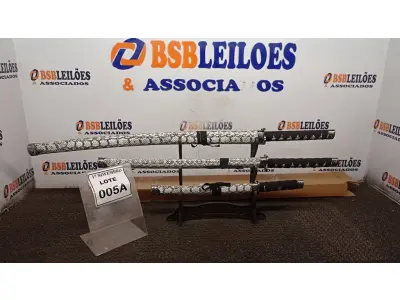 LOTE 005 - 03 ESPADAS KATANA ORNAMENTAL COM SUPORTE (PRODUTO NOVO) (NO ESTADO) ATENÇÃO! FAZER A VISITAÇÃO ANTES DE ARREMATAR, NÃO SABEMOS SE FUNCIONA, LEILÃO NÃO TEM GARANTIA E NEM DEVOLUÇÃO, SUJEITO A POSSÍVEIS AVARIAS VISÍVEIS/OCULTAS E/OU AUSÊNCIA DE COMPONENTES.