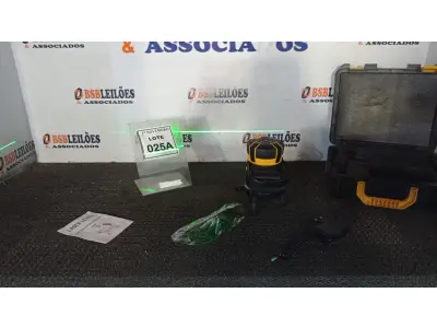 LOTE 025 -  01 NÍVEL A LASER COM 2 BATERIAS MALETA ÓCULOS DE PROTEÇÃO (PRODUTO NOVO). (NO ESTADO) ATENÇÃO! FAZER A VISITAÇÃO ANTES DE ARREMATAR, NÃO SABEMOS SE FUNCIONA, LEILÃO NÃO TEM GARANTIA E NEM DEVOLUÇÃO, SUJEITO A POSSÍVEIS AVARIAS VISÍVEIS/OCULTAS E/OU AUSÊNCIA DE COMPONENTES.