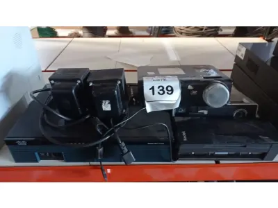 LOTE 139 - 01 SCANNER MODELO I940 MARCA KODAK, 02 PROJETORES MARCA LG, 01 ROTEADOR CISCO 2900 SERIES E 02 TRANSFORMADORES. (NO ESTADO) ATENÇÃO! FAZER A VISITAÇÃO ANTES DE ARREMATAR, NÃO SABEMOS SE FUNCIONA, LEILÃO NÃO TEM GARANTIA E NEM DEVOLUÇÃO, SUJEITO A POSSÍVEIS AVARIAS VISÍVEIS/OCULTAS E/OU AUSÊNCIA DE COMPONENTES.