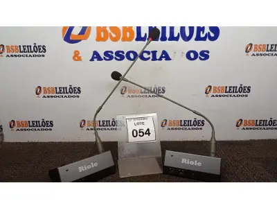 LOTE 054 - 02 MICROFONES DE MESA MARCA RIOLE. (NO ESTADO) ATENÇÃO! FAZER A VISITAÇÃO ANTES DE ARREMATAR, NÃO SABEMOS SE FUNCIONA, LEILÃO NÃO TEM GARANTIA E NEM DEVOLUÇÃO, SUJEITO A POSSÍVEIS AVARIAS VISÍVEIS/OCULTAS E/OU AUSÊNCIA DE COMPONENTES.