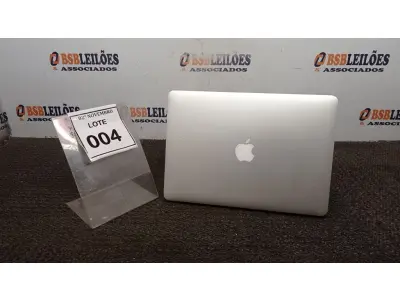 LOTE 004 - 01 MACBOOK APPLE. (NO ESTADO) ATENÇÃO! FAZER A VISITAÇÃO ANTES DE ARREMATAR, NÃO SABEMOS SE FUNCIONA, LEILÃO NÃO TEM GARANTIA E NEM DEVOLUÇÃO, SUJEITO A POSSÍVEIS AVARIAS VISÍVEIS/OCULTAS E/OU AUSÊNCIA DE COMPONENTES.