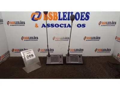 LOTE 069 - 02 MICROFONES DE MESA MARCA RIOLE. (NO ESTADO) ATENÇÃO! FAZER A VISITAÇÃO ANTES DE ARREMATAR, NÃO SABEMOS SE FUNCIONA, LEILÃO NÃO TEM GARANTIA E NEM DEVOLUÇÃO, SUJEITO A POSSÍVEIS AVARIAS VISÍVEIS/OCULTAS E/OU AUSÊNCIA DE COMPONENTES.
