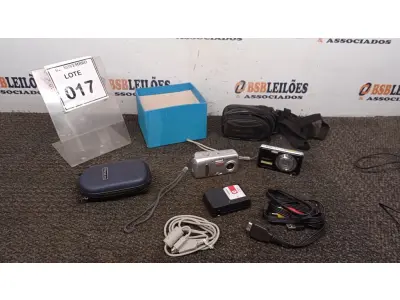 LOTE 017 - 02 CÂMERAS FOTOGRÁFICAS MARCAS OLYMPUS E SONY. (NO ESTADO) ATENÇÃO! FAZER A VISITAÇÃO ANTES DE ARREMATAR, NÃO SABEMOS SE FUNCIONA, LEILÃO NÃO TEM GARANTIA E NEM DEVOLUÇÃO, SUJEITO A POSSÍVEIS AVARIAS VISÍVEIS/OCULTAS E/OU AUSÊNCIA DE COMPONENTES.