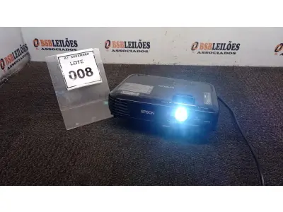 LOTE 008 - 01 PROJETOR MARCA CANON. (NO ESTADO) ATENÇÃO! FAZER A VISITAÇÃO ANTES DE ARREMATAR, NÃO SABEMOS SE FUNCIONA, LEILÃO NÃO TEM GARANTIA E NEM DEVOLUÇÃO, SUJEITO A POSSÍVEIS AVARIAS VISÍVEIS/OCULTAS E/OU AUSÊNCIA DE COMPONENTES.