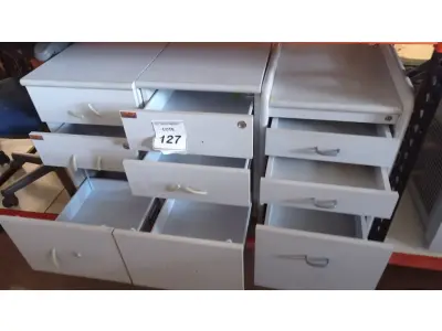 LOTE 127 - 02 GAVETEIROS 03 GAVETAS CADA. (NO ESTADO) ATENÇÃO! FAZER A VISITAÇÃO ANTES DE ARREMATAR, NÃO SABEMOS SE FUNCIONA, LEILÃO NÃO TEM GARANTIA E NEM DEVOLUÇÃO, SUJEITO A POSSÍVEIS AVARIAS VISÍVEIS/OCULTAS E/OU AUSÊNCIA DE COMPONENTES.