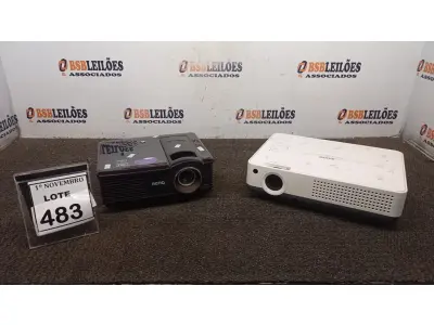 LOTE 483 - 02 PROJETORES MARCAS SANYO E BENQ. (NO ESTADO) ATENÇÃO! FAZER A VISITAÇÃO ANTES DE ARREMATAR, NÃO SABEMOS SE FUNCIONA, LEILÃO NÃO TEM GARANTIA E NEM DEVOLUÇÃO, SUJEITO A POSSÍVEIS AVARIAS VISÍVEIS/OCULTAS E/OU AUSÊNCIA DE COMPONENTES.