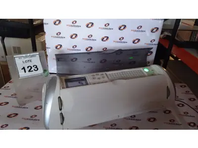 LOTE 123 - 01 MÁQUINA DE CORTE ELETRÔNICO MARCA CRICUT EXPRESSION. (NO ESTADO) ATENÇÃO! FAZER A VISITAÇÃO ANTES DE ARREMATAR, NÃO SABEMOS SE FUNCIONA, LEILÃO NÃO TEM GARANTIA E NEM DEVOLUÇÃO, SUJEITO A POSSÍVEIS AVARIAS VISÍVEIS/OCULTAS E/OU AUSÊNCIA DE COMPONENTES.