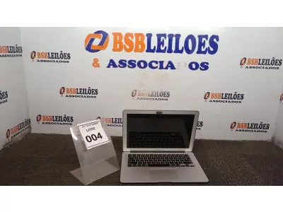LOTE 004 - 01 MACBOOK APPLE. (NO ESTADO) ATENÇÃO! FAZER A VISITAÇÃO ANTES DE ARREMATAR, NÃO SABEMOS SE FUNCIONA, LEILÃO NÃO TEM GARANTIA E NEM DEVOLUÇÃO, SUJEITO A POSSÍVEIS AVARIAS VISÍVEIS/OCULTAS E/OU AUSÊNCIA DE COMPONENTES.