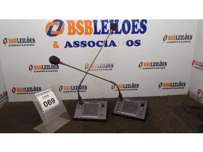 LOTE 069 - 02 MICROFONES DE MESA MARCA RIOLE. (NO ESTADO) ATENÇÃO! FAZER A VISITAÇÃO ANTES DE ARREMATAR, NÃO SABEMOS SE FUNCIONA, LEILÃO NÃO TEM GARANTIA E NEM DEVOLUÇÃO, SUJEITO A POSSÍVEIS AVARIAS VISÍVEIS/OCULTAS E/OU AUSÊNCIA DE COMPONENTES.
