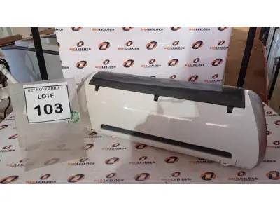LOTE 103 - 01 MÁQUINA DE CORTE ELETRÔNICO MARCA CRICUT EXPRESSION. (NO ESTADO) ATENÇÃO! FAZER A VISITAÇÃO ANTES DE ARREMATAR, NÃO SABEMOS SE FUNCIONA, LEILÃO NÃO TEM GARANTIA E NEM DEVOLUÇÃO, SUJEITO A POSSÍVEIS AVARIAS VISÍVEIS/OCULTAS E/OU AUSÊNCIA DE COMPONENTES.