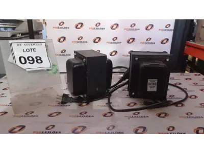 LOTE 098 - 02 TRANSFORMADORES. (NO ESTADO) ATENÇÃO! FAZER A VISITAÇÃO ANTES DE ARREMATAR, NÃO SABEMOS SE FUNCIONA, LEILÃO NÃO TEM GARANTIA E NEM DEVOLUÇÃO, SUJEITO A POSSÍVEIS AVARIAS VISÍVEIS/OCULTAS E/OU AUSÊNCIA DE COMPONENTES.