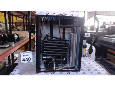 LOTE 440 - 01 FRIGOBAR 220V. (NO ESTADO) ATENÇÃO! FAZER A VISITAÇÃO ANTES DE ARREMATAR, NÃO SABEMOS SE FUNCIONA, LEILÃO NÃO TEM GARANTIA E NEM DEVOLUÇÃO, SUJEITO A POSSÍVEIS AVARIAS VISÍVEIS/OCULTAS E/OU AUSÊNCIA DE COMPONENTES.